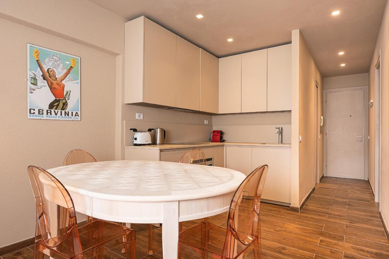 Hemeras Boutique Homes : Apartment 200M From The Skylift เบรยล์-แชร์วิเนีย ภายนอก รูปภาพ
